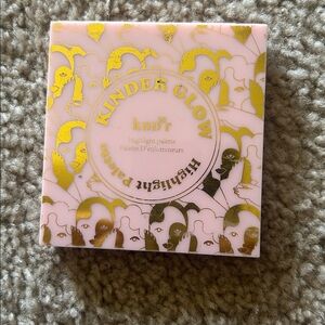 KNDR Beauty. Kinder Glow Highlighter Palette